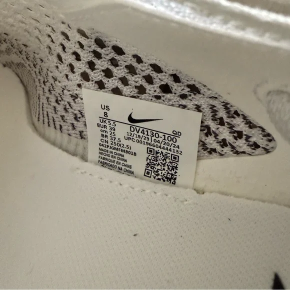 Nike ZoomX Vaporfly 3 White Particle Grey Flyknit Women's 8. Perfect condition! - Picture 9 of 9